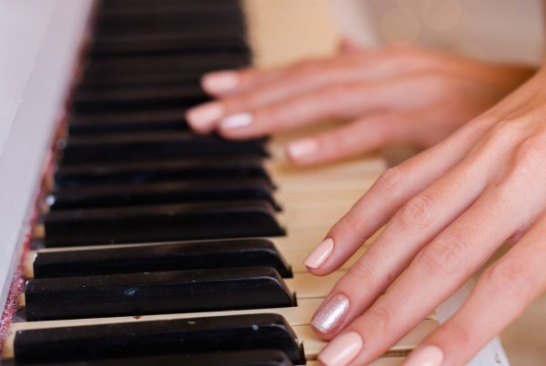 coordinación de manos en el piano